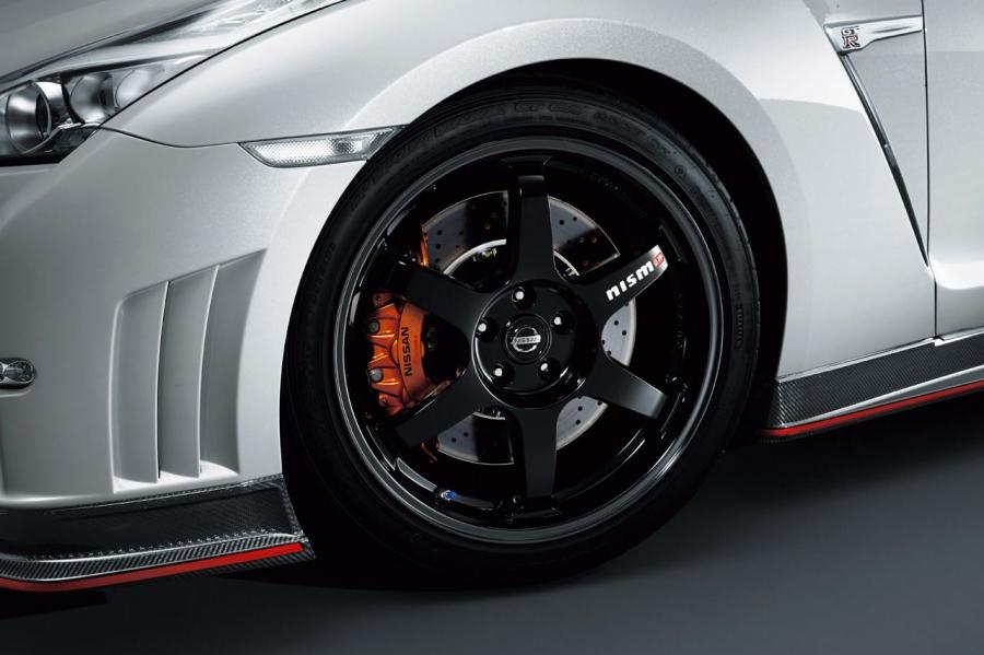  Nissan GT-R Nismo 2015 года  (фото 9 из 14)